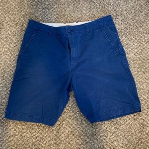 Men’s khaki shorts